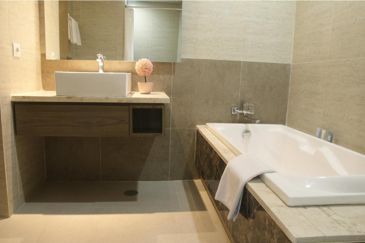 Graha Makara Suite Hotel & Residence Cikarang Eksteriør bilde